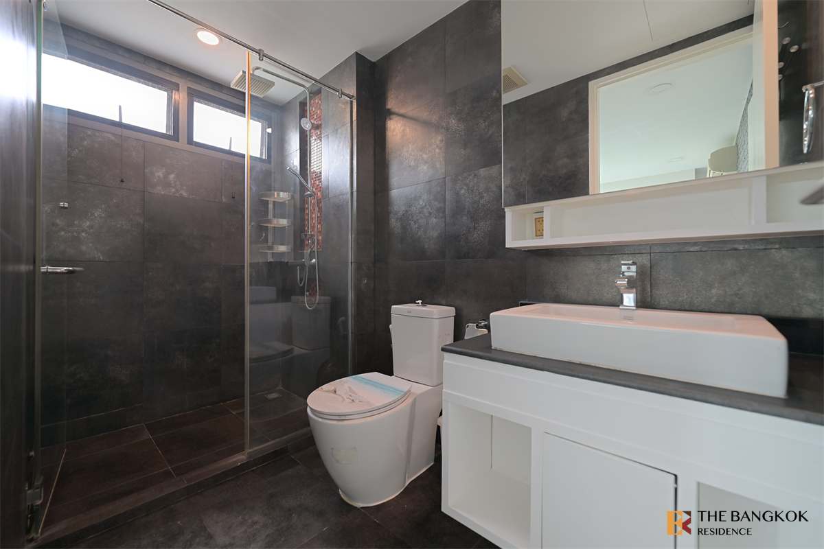 picture Voque Residential Condominium Sukhumvit 31 Easy Travel, Fully Utilized Space - 3/10