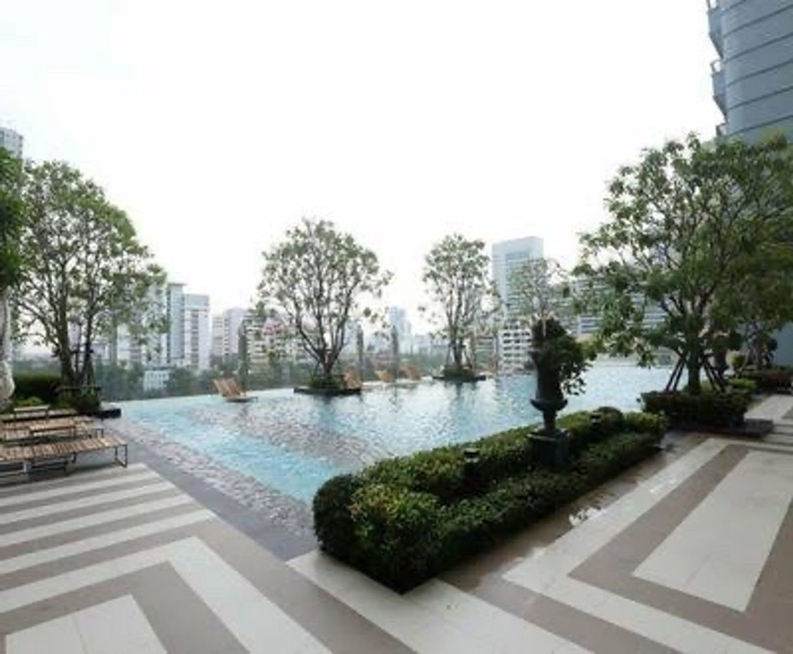 picture A035239 Q Asoke - 5/8
