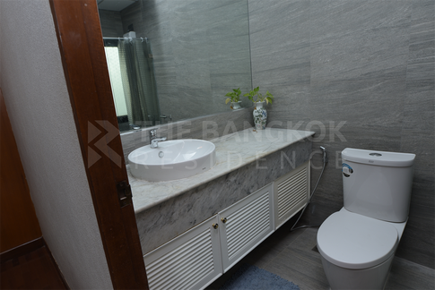 Grand Diamond Condominium Move-in Ready, Just Bring Your Stuff