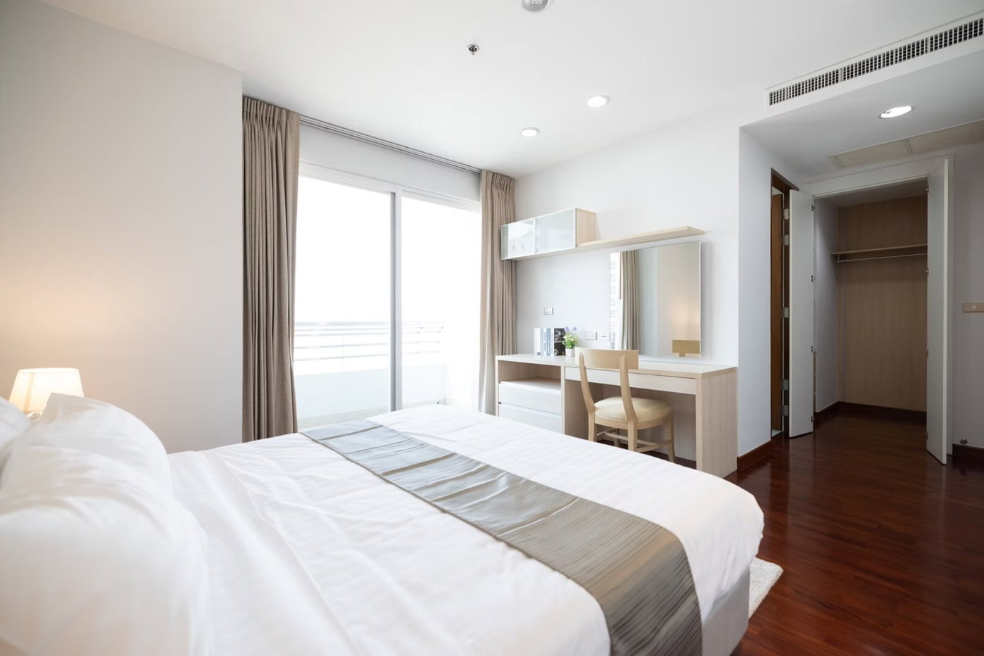 รูป LTH15323 -🌆 Comfort Above the City | High-Floor Condo Phrom Phong | 74K คอนโดพร้อมพงษ์ ผสานพื้นที่ ความสะดวก และวิวเมืองได้อย่างสมบูรณ์แบบ - รูปที่ 1/6