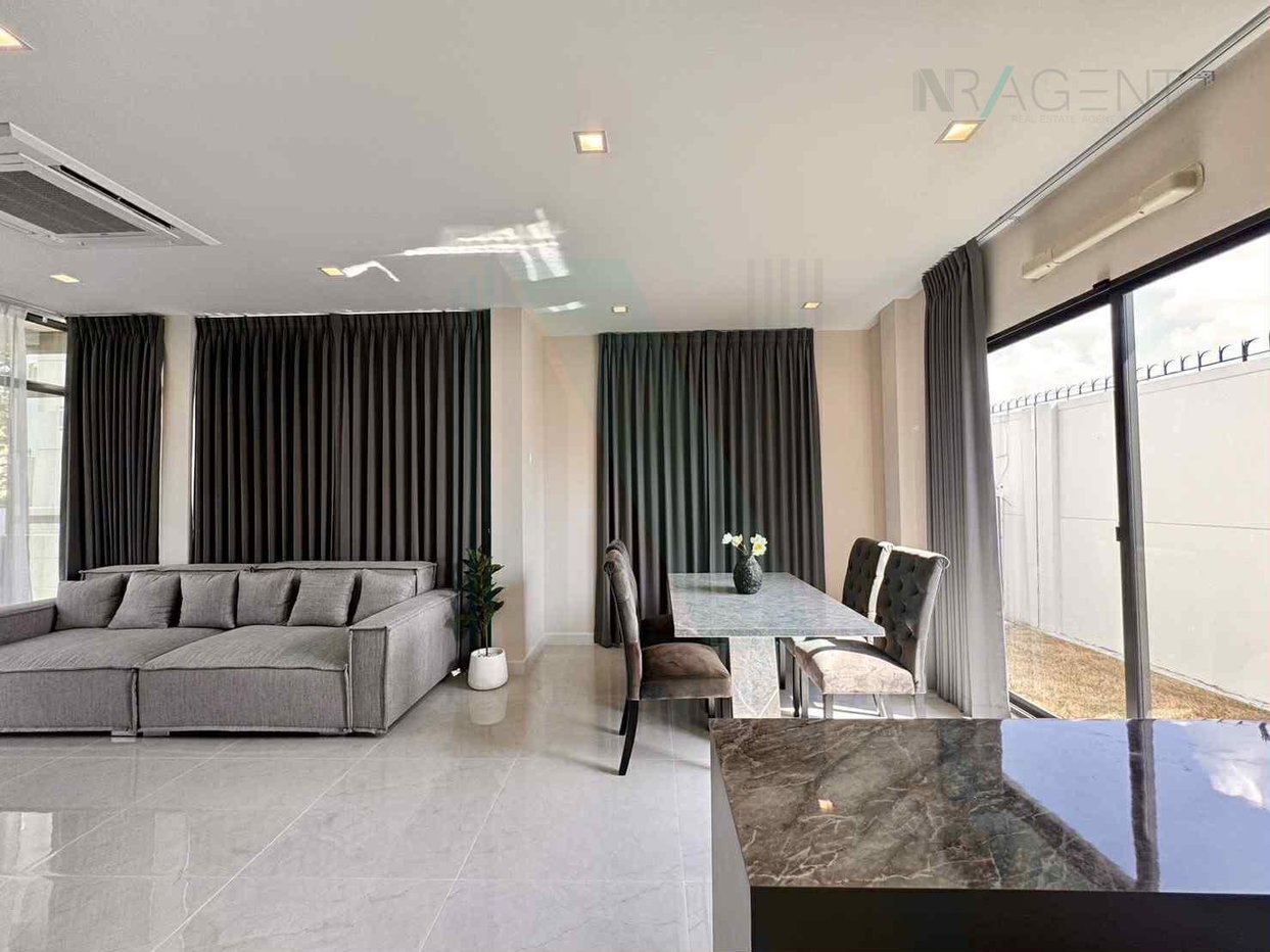 รูป 📌 ให้เช่าบ้านเดี่ยว 2 ชั้น บางกอก บูเลอวาร์ด บางนา กม.5 4 ห้องนอน 4 ห้องน้ำ - รูปที่ 3/8