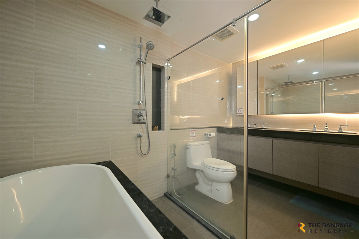picture Klass Condo (Langsuan) near BTS Chit Lom Hot Unit, Available for a Limited Time - 10/10