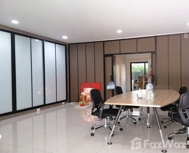 รูป ทาวน์โฮม กลางใจเมือง แต่มีความเป็นส่วนตัวสูง หน้าบ้านโล่ง 1095550 - รูปที่ 5/5