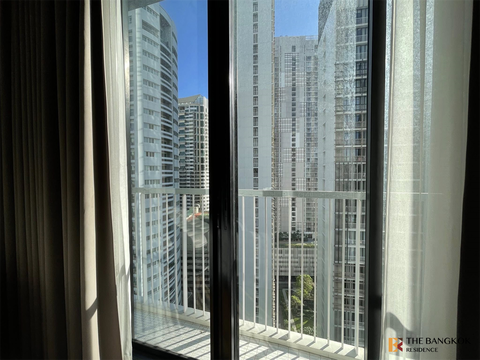 Park 24 Room available, ready to move in
