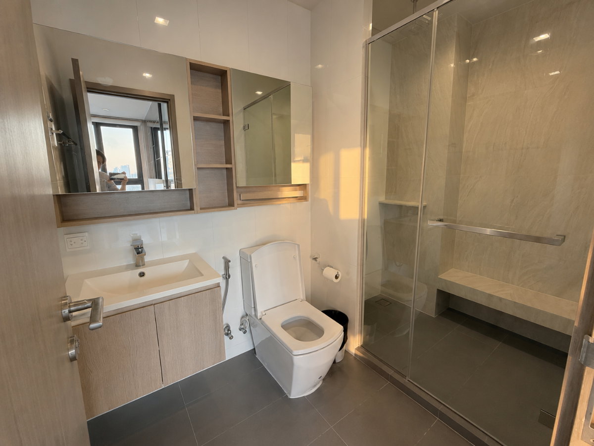 picture Rare Corner Condo | Bright, Quiet & Private | High Floor Open View | MRT Access - 8/16
