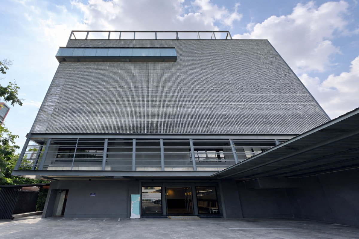 picture Space for rent, ideal for retail shops and office use, located near BTS Phrom Phong ** NO CO-AGENT ** - 1/12