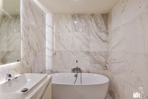 ยูนิต Luxury หรูหราแบบไม่ต้องรอ ดิ เอ็มไพร์ เพลส