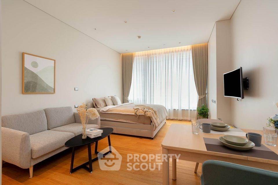 picture Studio Condo at Sindhorn Residence near BTS Ratchadamri (ID 2874653) - 1/5