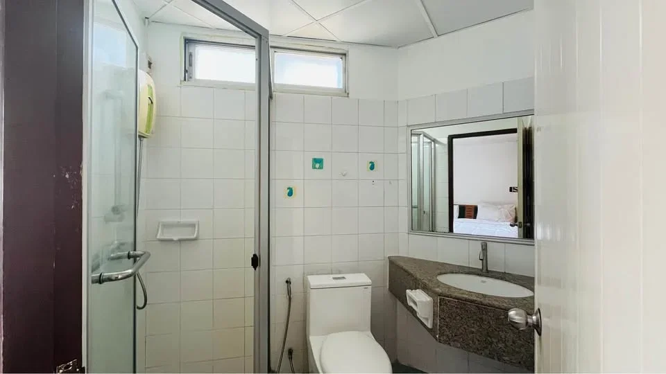 รูป A034896 Wittayu Complex - รูปที่ 1/8