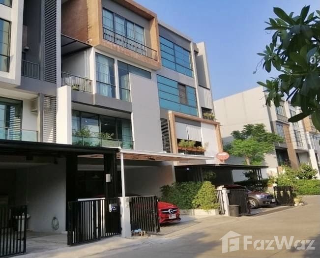 รูป ทาวน์โฮม กลางใจเมือง แต่มีความเป็นส่วนตัวสูง หน้าบ้านโล่ง 1095550 - รูปที่ 2/5