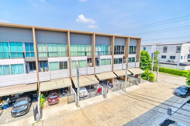 รูป ใกล้ตลาดซีรอ 1.9 กม. ทาวน์โฮม 3 นอน 3 น้ำ ใกล้ ทำเลพระราม 9 กรุงเทพกรีฑา รร.วัดลาดบัวขาว 900 ม.ดีไซน์ทันสมัย 18 ตร.ว. - รูปที่ 1/8