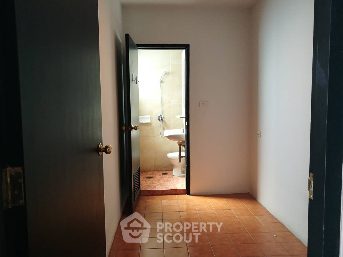 รูป คอนโด 3-ห้องนอน ที่ สาธร การ์เด้นส์ ใกล้ MRT สีลม (ID 2877147) - รูปที่ 19/23