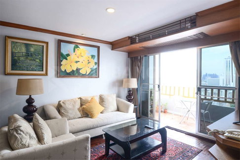 Petch 9 Tower Surrounded by Facilities near Airport Rail Link Phaya Thai Station