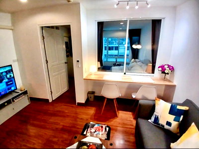 คอนโดให้เช่า : ให้เช่าคอนโดใจกลางเมือง Surawong City Resort 1 ห้องนอน พร้อมโซฟาเบด วิวเมืองและตึกมหานคร ใกล้จุฬาฯ สีลม และ MRT สามย่าน