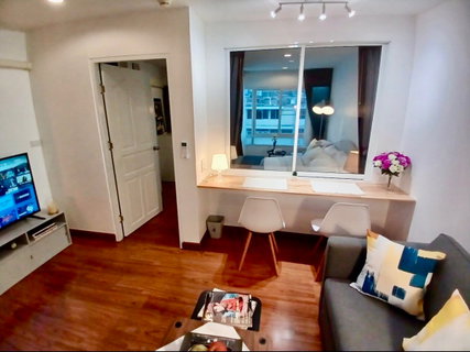 รูปภาพ ให้เช่าคอนโดใจกลางเมือง Surawong City Resort 1 ห้องนอน พร้อมโซฟาเบด วิวเมืองและตึกมหานคร ใกล้จุฬาฯ สีลม และ MRT สามย่าน