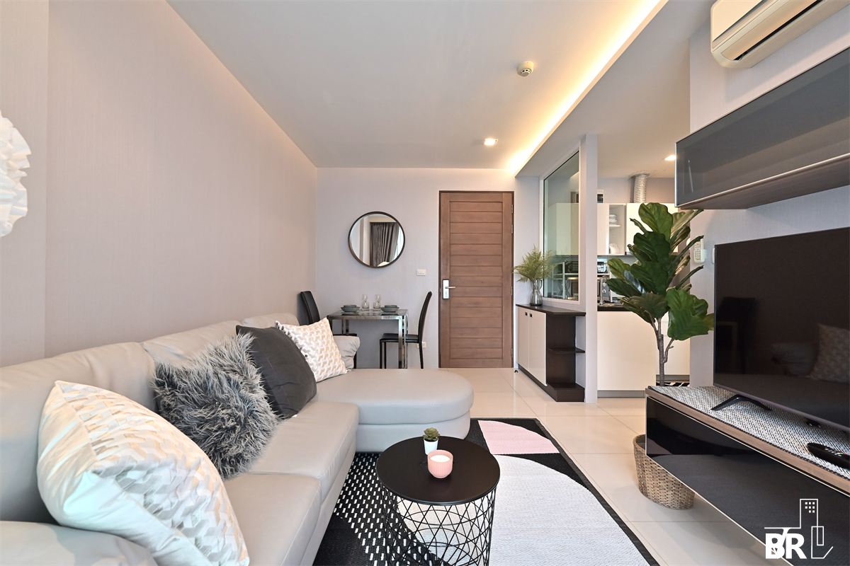 picture Room available, ready to move in Beverly 33 Serviced Suite - 1/10