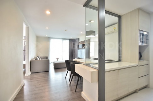 Ready-to-move-in Condo The Room Sukhumvit 40 near BTS Ekkamai