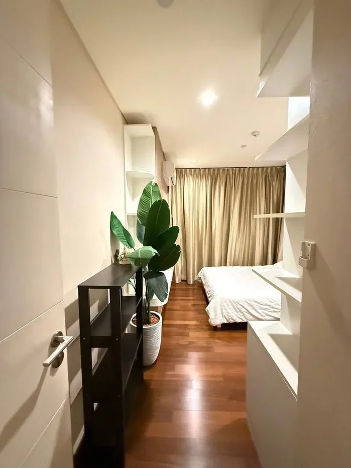 picture A035153 IVY THONGLOR - 3/8