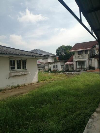 รูป มี2แปลง 2โฉนด  มีบ้าน2หลัง  ให้เช่าบ้าน แบริ่ง ซอย19  ( เนื้อที่ 228 ตรว.) - รูปที่ 3/4