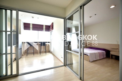 Condos for sale : Ready-to-move-in, Prime Location Condo RHYTHM Ratchada near MRT Ratchadaphisek Station