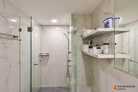 Focus on Saladaeng near BTS Sala Daeng Ready-to-move-in Condo, Central City Location