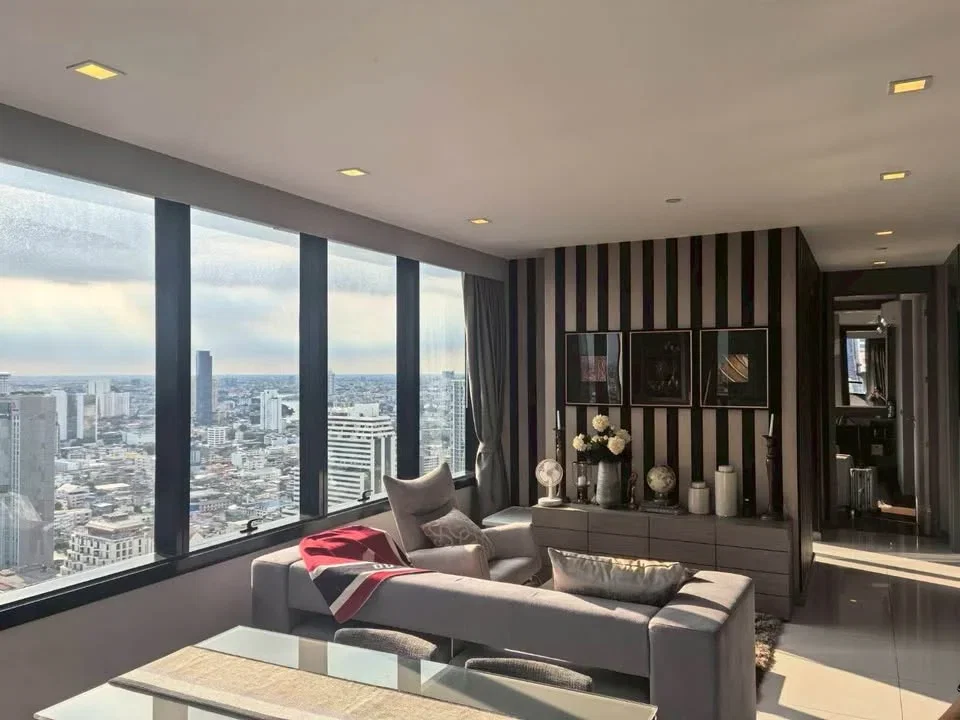 picture A035080 M Silom - 5/8