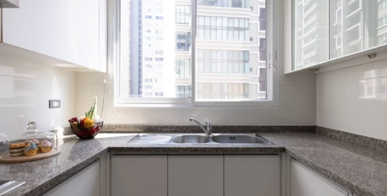 picture LTH15331 – Spacious Condo High Floor for Rent Phrom Phong | City Lifestyle Best Value | Near BTS Phrom Phong | 88,000 THB | คอนโดให้เช่า พร้อมพงษ์ ห้องใหญ่ ชั้นสูง คุ้มค่า ใกล้ BTS พร้อมพงษ์ - 1/6