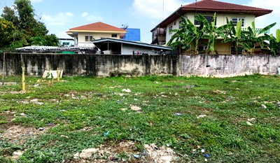 Land for sale Mae Ram Phueng Beach : Sell- land, On Nut, Soi 33, 35 (next to the alley road) 301sq wah