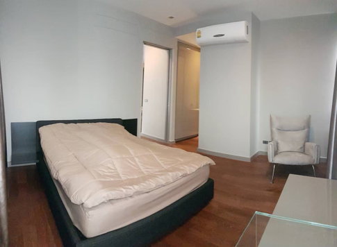 A035461 M Silom