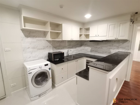 Location Near Employment, Surrounded by Lifestyles M Tower Sukhumvit 35 near BTS Phrom Phong