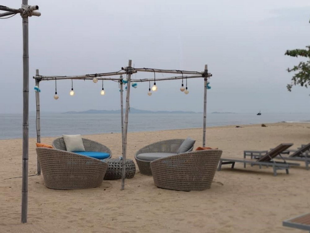 รูป Call : 082-624-9656 ขายราคาพิเศษ คอนโดติดชายหาด Grand Florida Pattaya ห้องสุดท้ายชั้น1 เชื่อมสระใหญ่ มีจากุซซี่ส่วนตัว ใกล้คลับเฮ้าส์ ตกแต่งครบ - รูปที่ 3/13