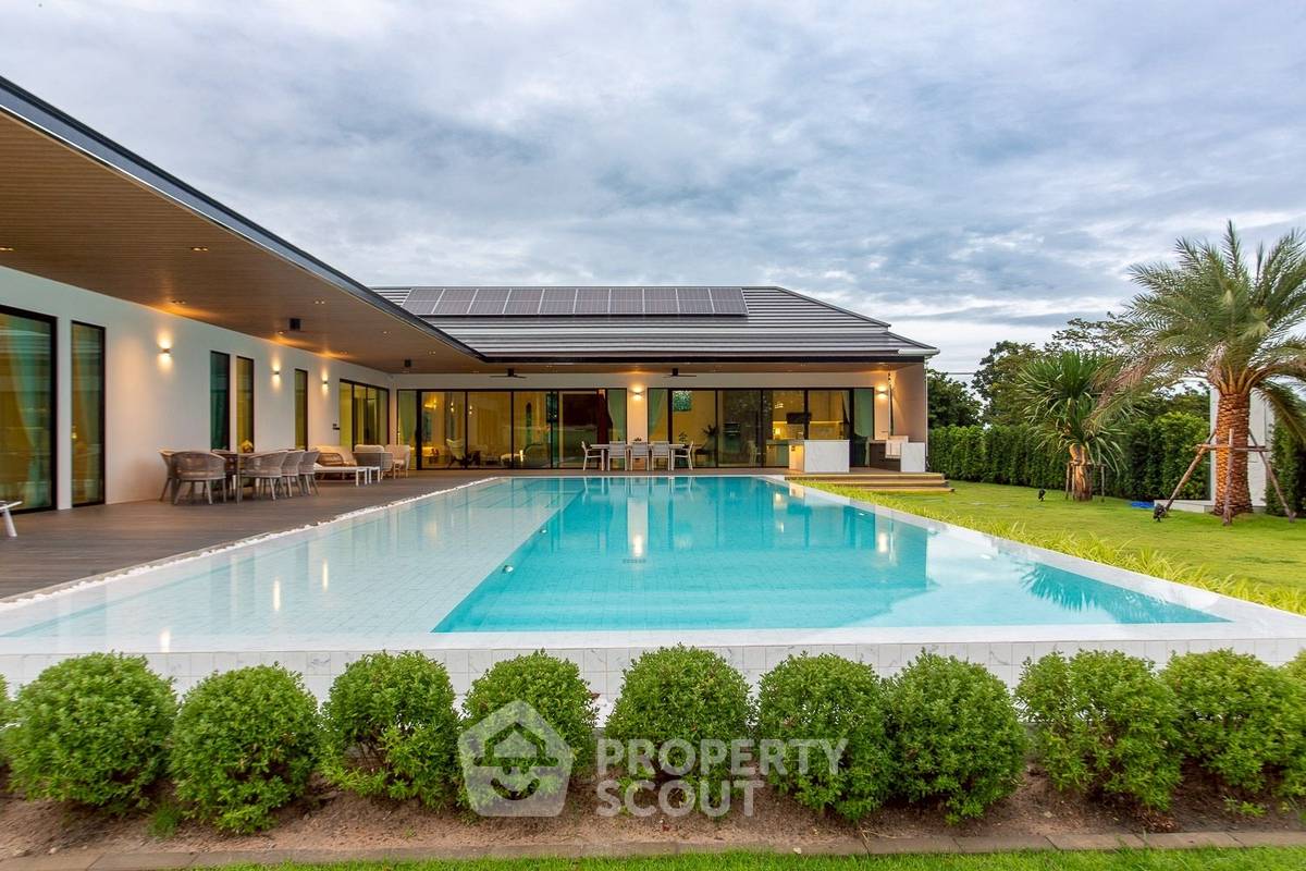 รูป วิลล่า 3-ห้องนอน ที่ ปาล์มฮิลส์ กอล์ฟ คลับ แอนด์ เรสซิเดนซ์ ใกล้ เดอะ เวเนเซีย (ID 2880409) - รูปที่ 2/32
