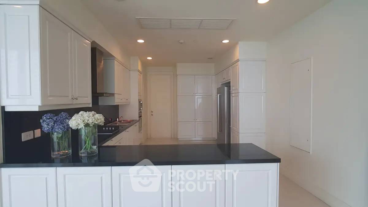 picture 4-BR Condo at Royce Private Residences near MRT Sukhumvit (ID 2874248) - 8/22