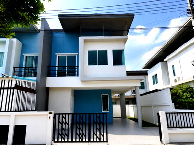 บ้านแฝด ชลบุรี : ขายบ้านแฝดรีโนเวทใหม่ทั้งหลัง ใกล้ สวนเสือศรีราชา
