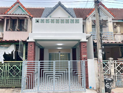  ทาวน์เฮ้าส์ รีโนเวทใหม่ หมู่บ้านพูนสินธานี 3 ซ.14 ซอยเคหะร่มเกล้า64 แขวงคลองสองต้นนุ่น เขตลาดกระบัง แถมเฟอร์ฯพร้อมอยู่