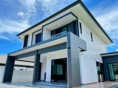Houses for sale Chonburi : Large, two-story detached house for sale in the Pong Bon area, near the Mab Prachan Reservoir.
