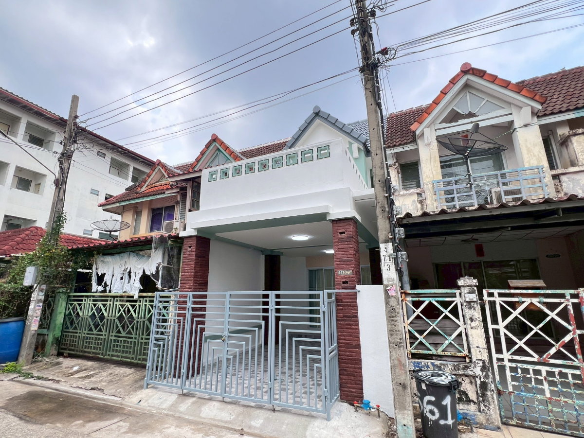 รูป  ทาวน์เฮ้าส์ รีโนเวทใหม่ หมู่บ้านพูนสินธานี 3 ซ.14 ซอยเคหะร่มเกล้า64 แขวงคลองสองต้นนุ่น เขตลาดกระบัง แถมเฟอร์ฯพร้อมอยู่ - รูปที่ 4/29