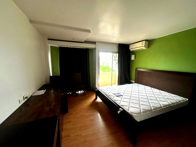 Condos for sale : Family Park Condo, Lat Phrao 48, priced under 1 million THB. Direct sale by owner. Agents welcome.