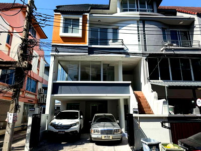Home office for sale Pracha Uthit Huai Khwang : S1225 🏢✨ Urgent Sale! Home office in Sinthanee Village, Ratchada-Ladprao 80, near MRT Ladprao 71. Only 5.8M THB.