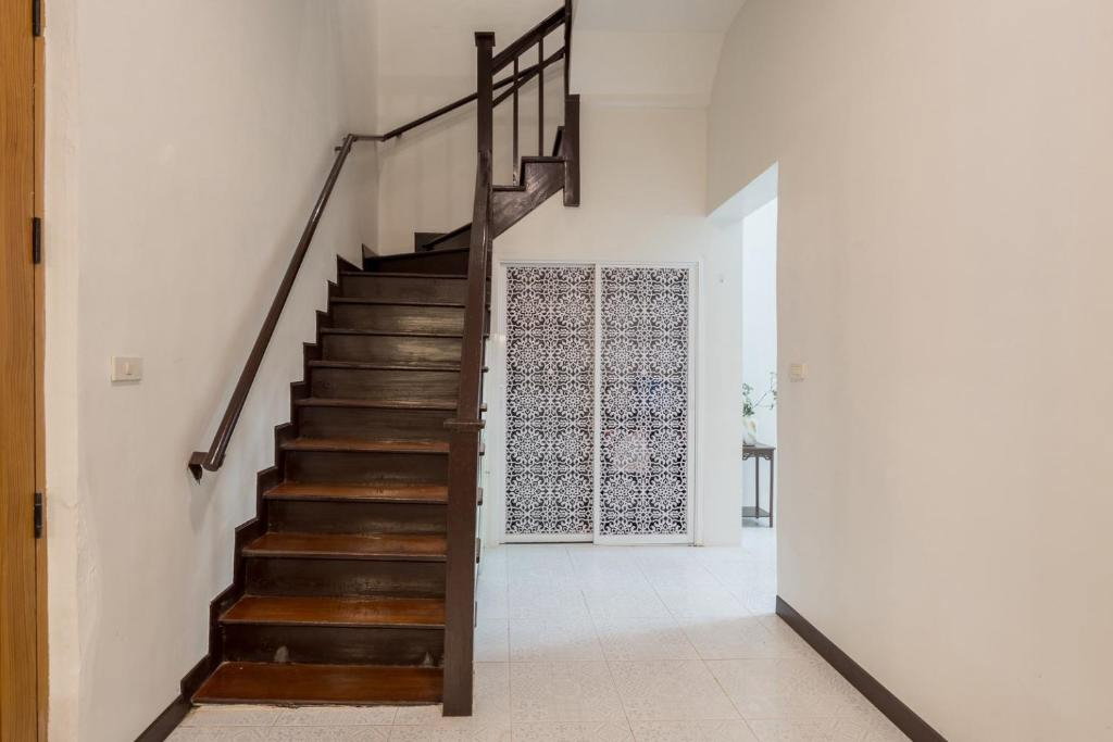 picture Experience Timeless Elegance at this 100-Year-Old Heritage Home in Surawong! 🏛️ - 9/22