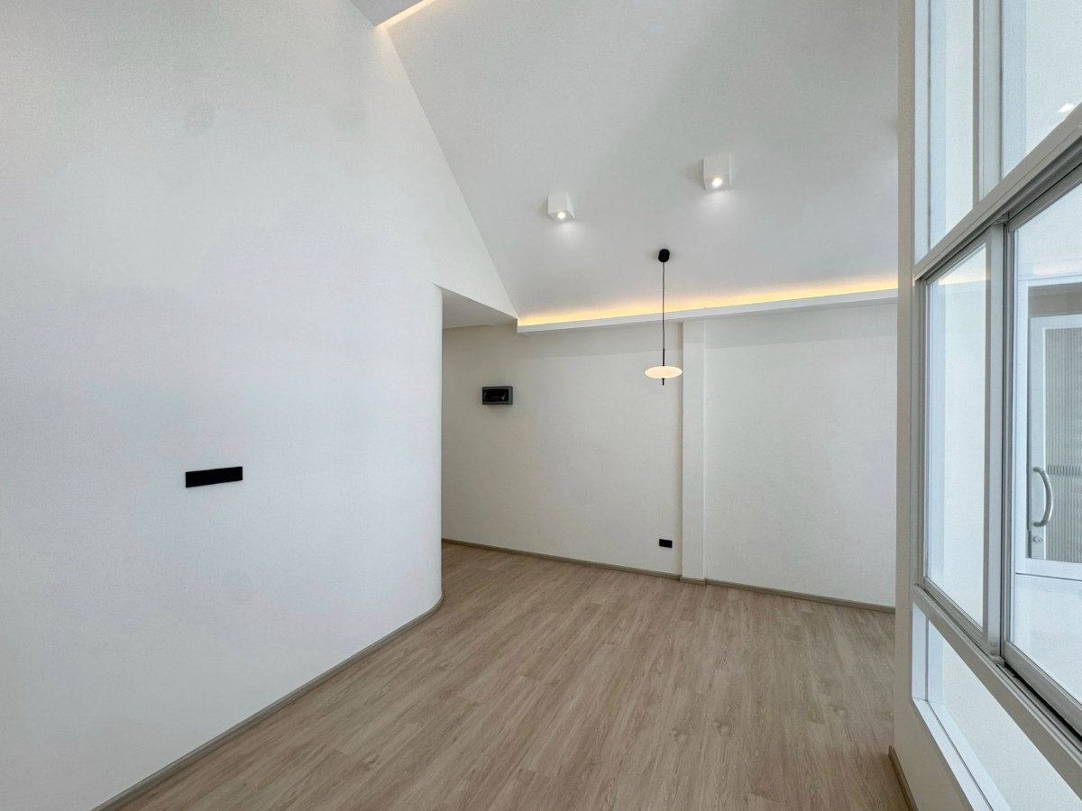 รูป 🏡 ขายทาวน์เฮ้าส์ชั้นเดียวรีโนเวทใหม่ สไตล์นอร์ดิก📍 ซอยสามัคคี 3 สามกอง 💰 ราคา 3.09 ล้านบาท    ✨ รื้อทำใหม่ทั้งหลัง เปลี่ยน Layout ใหม่ทั้งหมด - รูปที่ 12/18