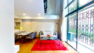 Condos for sale : Live Large in Lumphini: Na Vara Residence's Wow-Factor Condo 284485