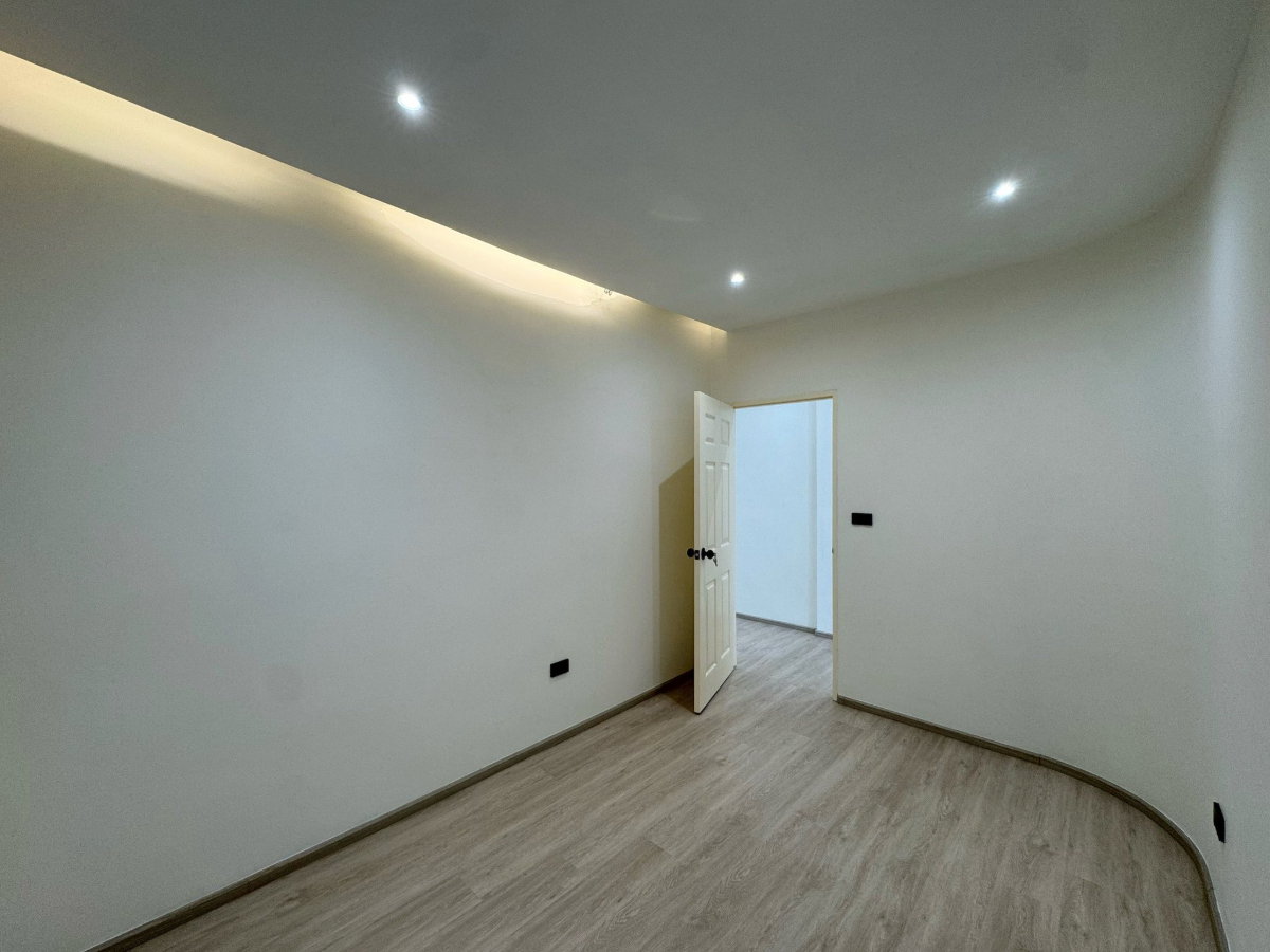 รูป 🏡 ขายทาวน์เฮ้าส์ชั้นเดียวรีโนเวทใหม่ สไตล์นอร์ดิก📍 ซอยสามัคคี 3 สามกอง 💰 ราคา 3.09 ล้านบาท    ✨ รื้อทำใหม่ทั้งหลัง เปลี่ยน Layout ใหม่ทั้งหมด - รูปที่ 7/18