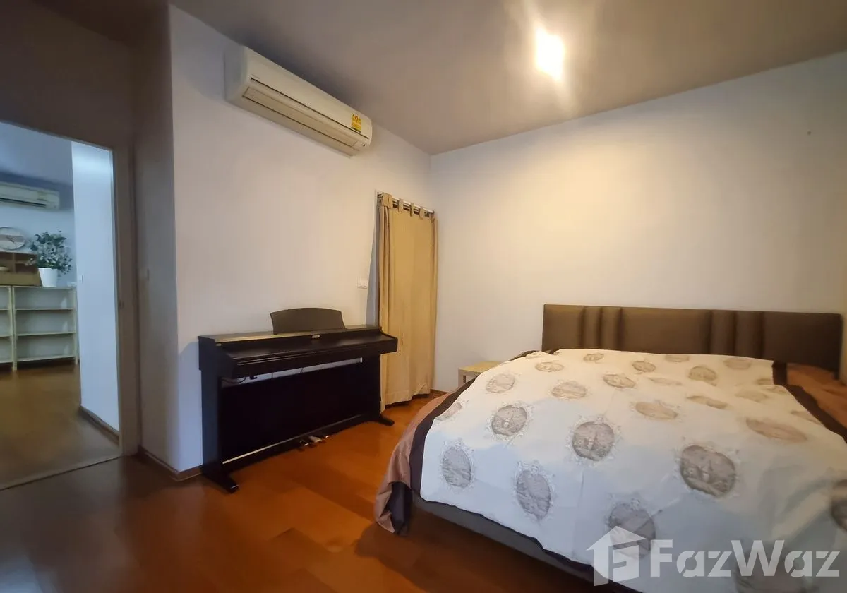 picture Hive Taksin 6249788 - 4/15