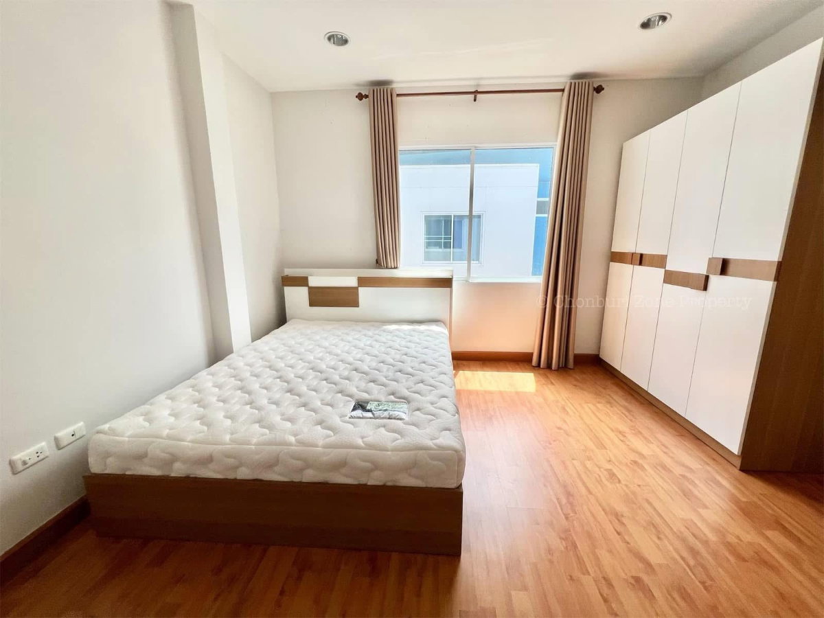รูป ขายบ้านแฝดรีโนเวทใหม่ทั้งหลัง ใกล้ สวนเสือศรีราชา - รูปที่ 8/14