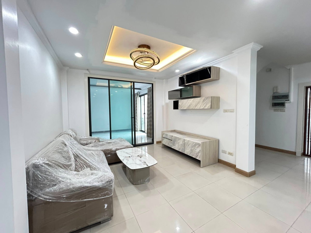 รูป WS7402 🏡🔥 บ้านเดี่ยวหรู 3 ชั้น ประชาราษฎร์บำเพ็ญ 10 ใกล้ MRT ห้วยขวาง เพียง 70,000 บาท / เดือน - รูปที่ 2/19