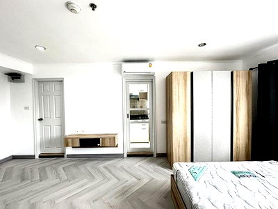 Condos for sale : Studio Condo for sale at Lumpini Ville Phahol-Suthisarn  1911888