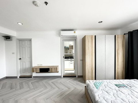 Studio Condo for sale at Lumpini Ville Phahol-Suthisarn  1911888