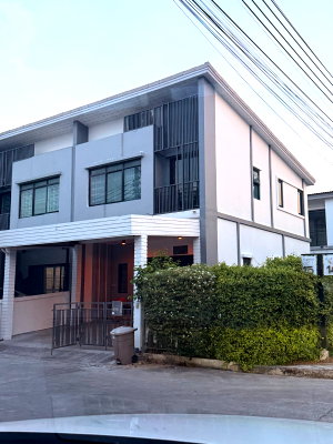Townhouses for rent Suwannaphum International Airport : [For Rent🐶🐱] 2-storey corner townhouse📍Stories Onnut-Wongwaen | Pet Friendly
