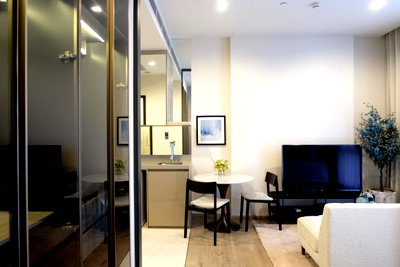Condos for rent : For Rent - The Crest Park Residences , Luxury Class 1 bedroom 1 bathroom